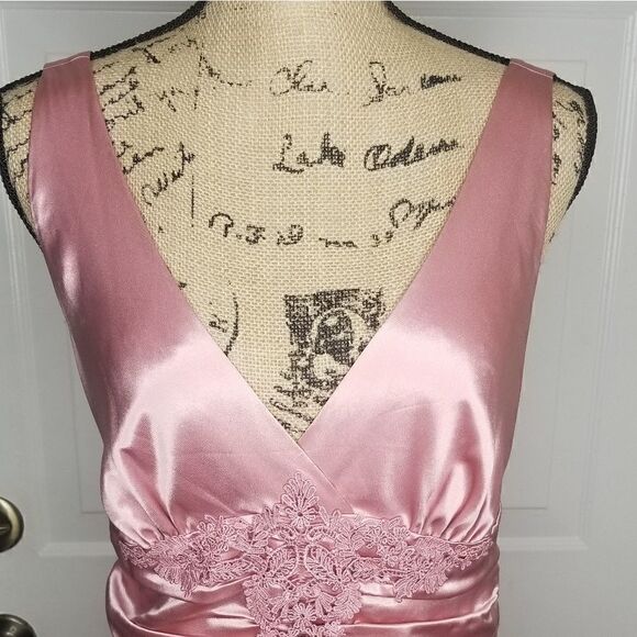 Newport News | NWT Hollywood Glam Silky Dress - Picture 2 of 6